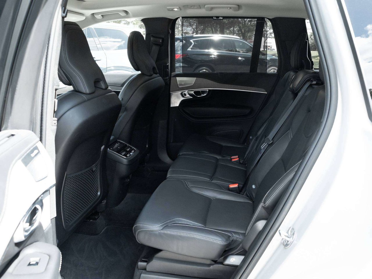 Volvo XC90 Ultimate Dark Theme 2023-25