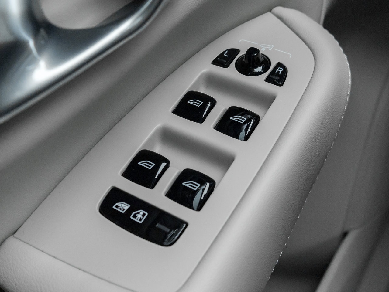 Volvo XC90 B6 AWD Plus 7-Seater  21 ALLOY WHEEL  VOLVO CPO 2024-14