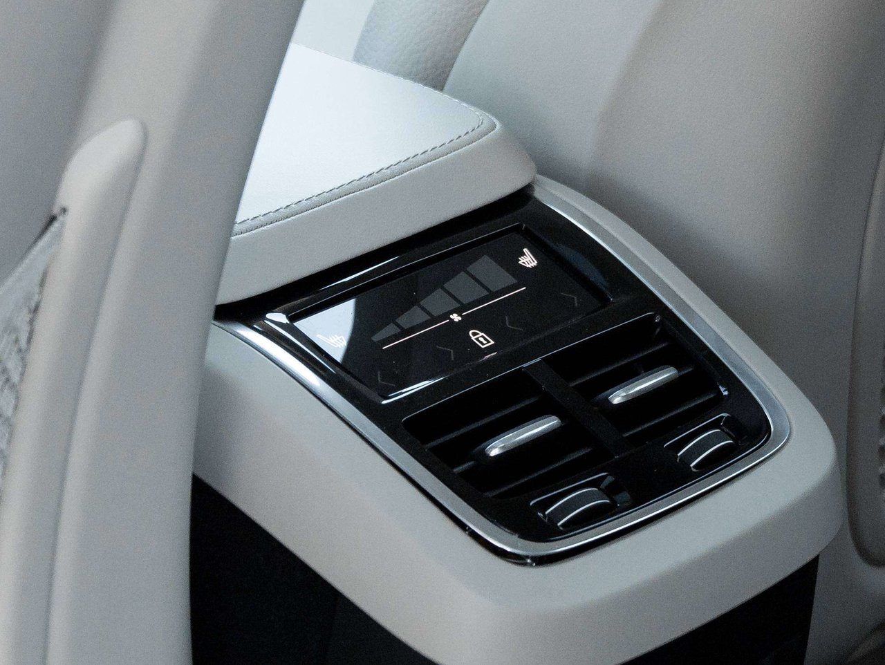 2024 Volvo XC90 Plus Bright Theme-23