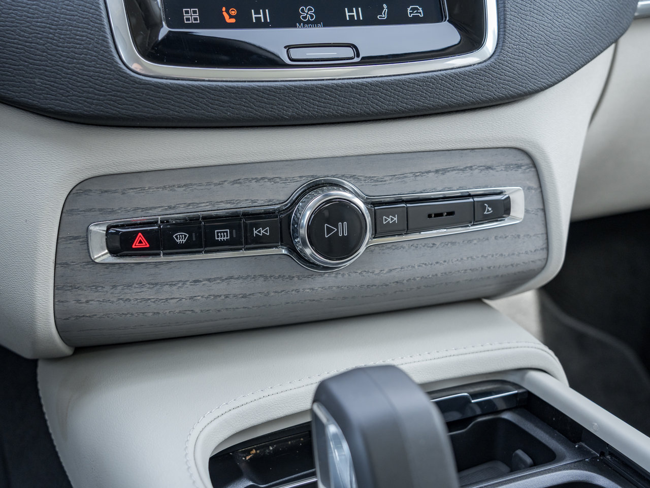 2024 Volvo XC90 B6 AWD PLUS 7-Seater  OFF LEASE  ONE OWNER  CPO-16