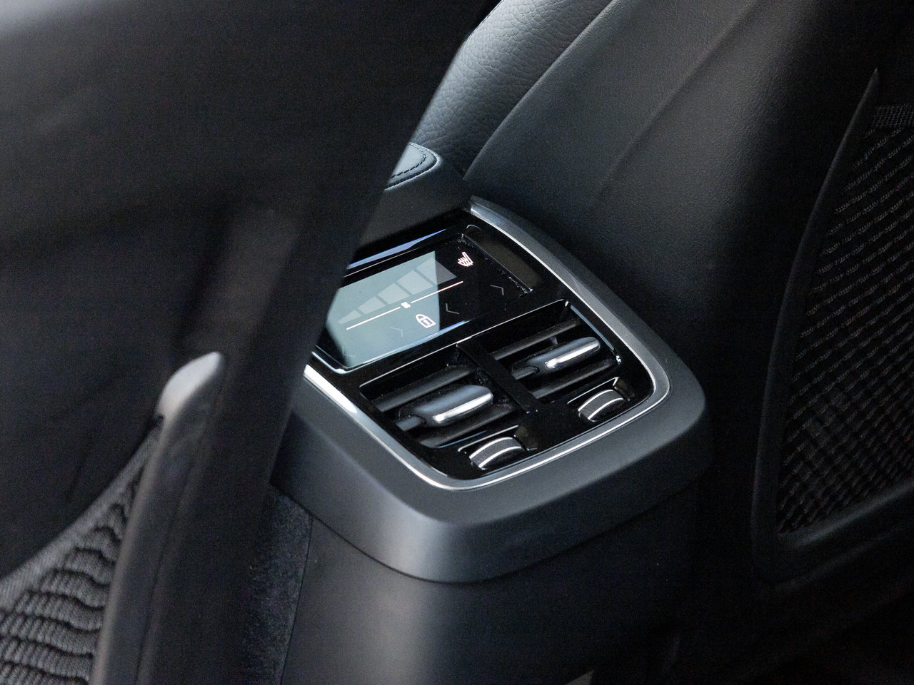 2024 Volvo XC90 B6 AWD PLUS 7-Seater  CPO FINANCE RATE fr 2.99%*-25