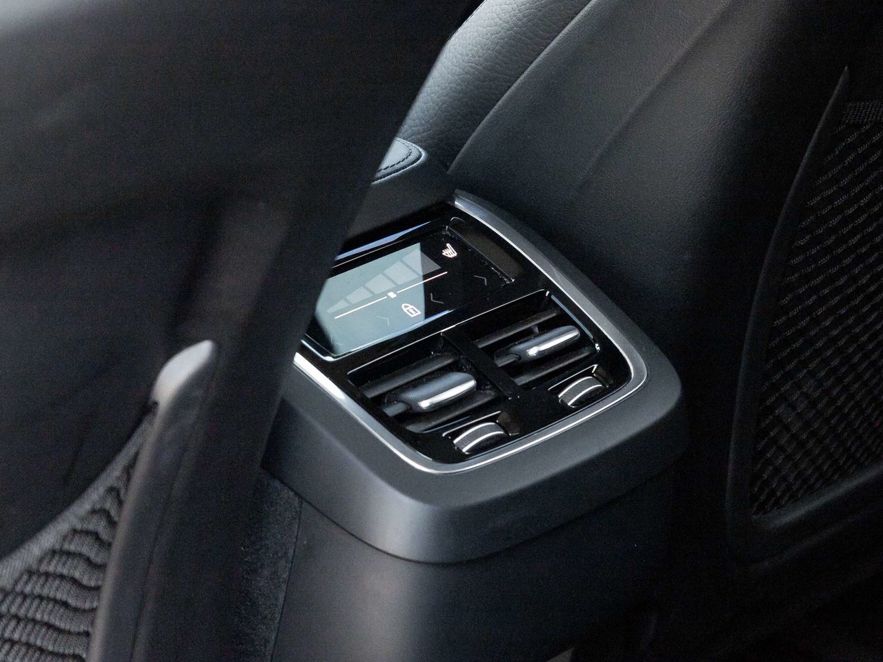 2024 Volvo XC90 Plus Bright Theme-24