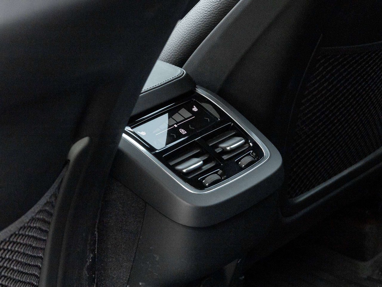 Volvo XC90 Plus Bright Theme 2024-25