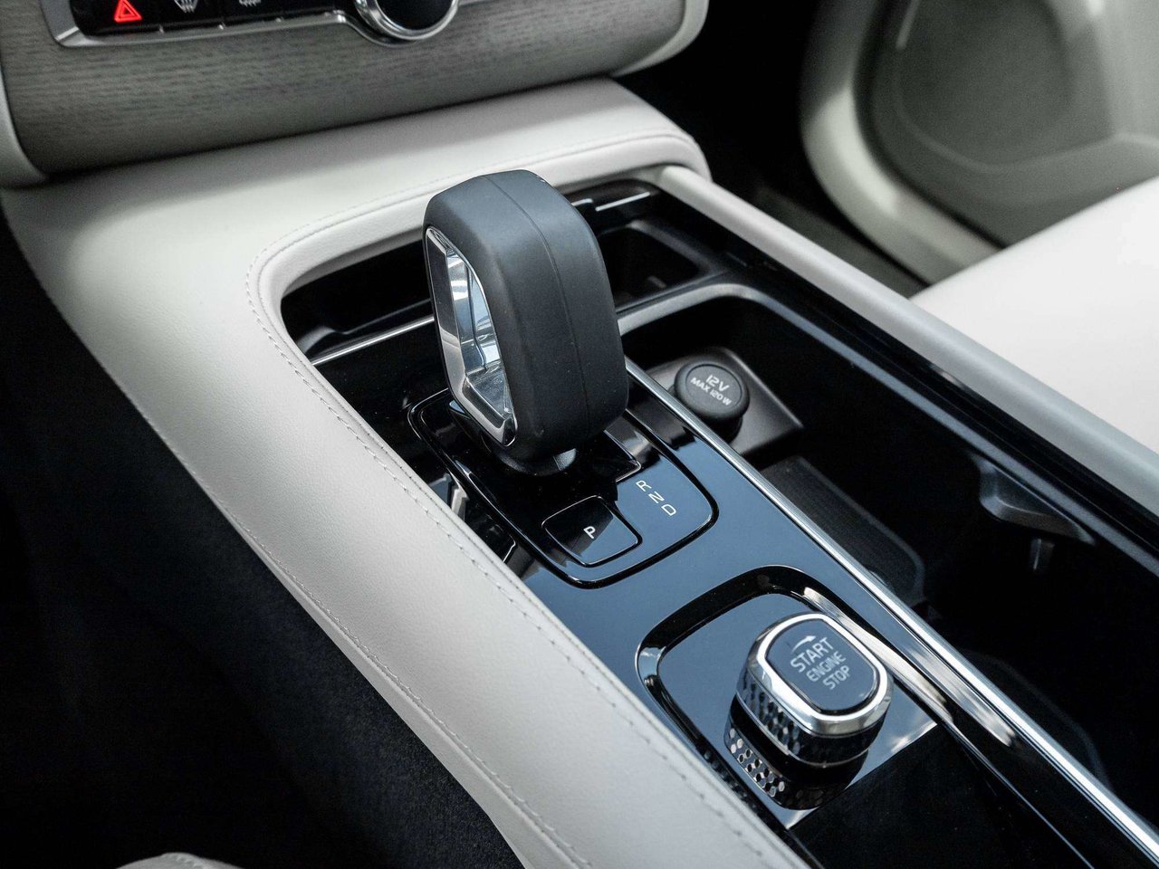 2024 Volvo XC90 Core Bright Theme-14