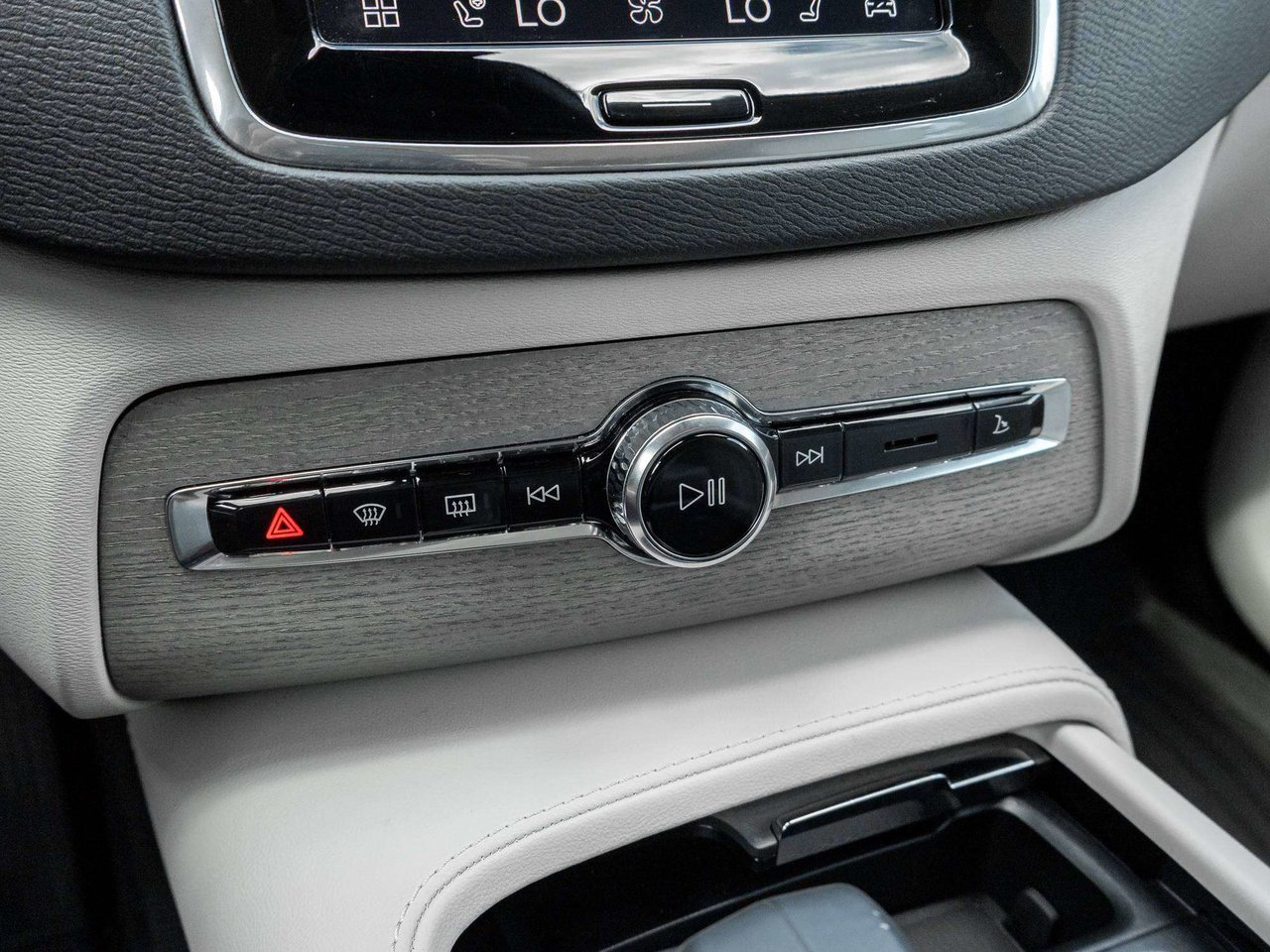 2024 Volvo XC90 Core Bright Theme-15