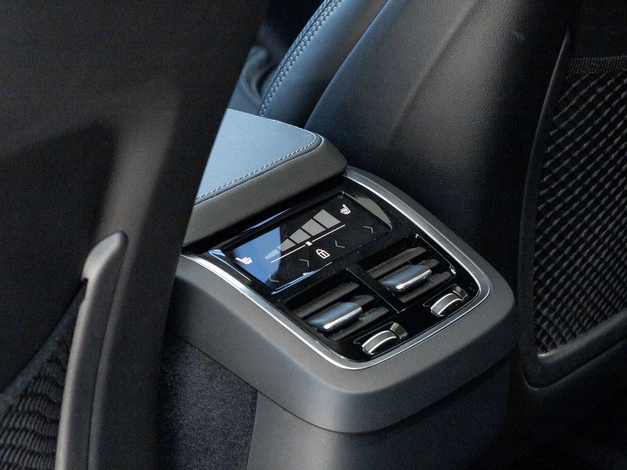 2024 Volvo XC90 Ultimate Bright Theme-26