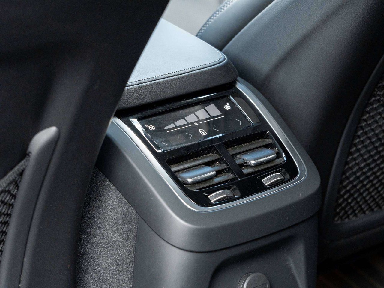 2024 Volvo XC90 ULTIMATE^6 Seater^Plug-In Hybrid^Rate fr 2.99%*-24