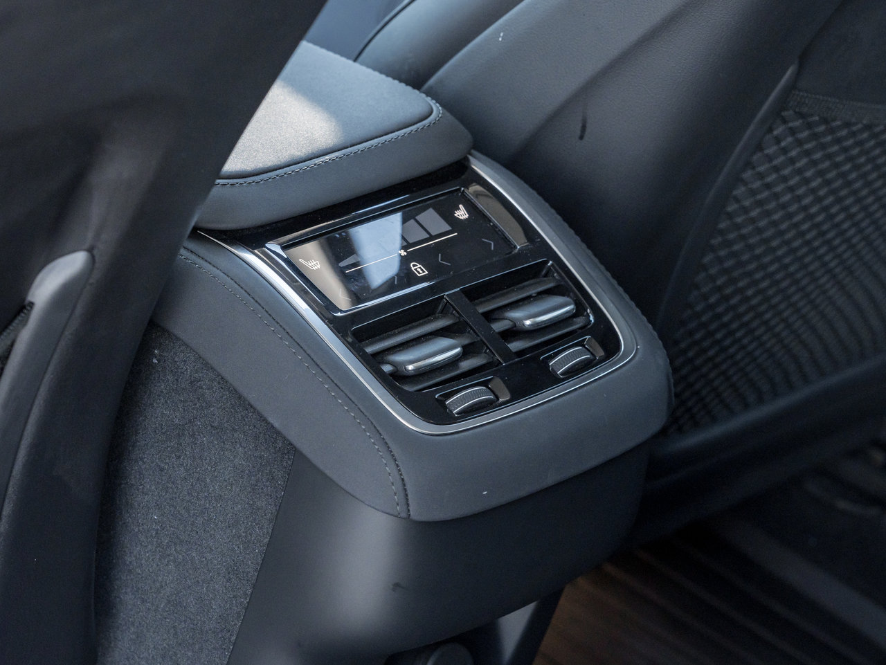 Volvo XC90 2025.5 B6 AWD Plus 7-Seater  NEARLY NEW  CPO 2025-24