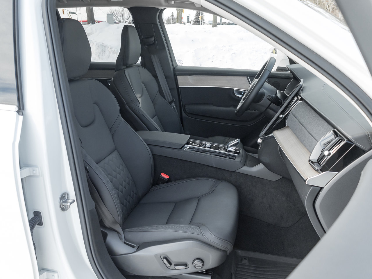 Volvo XC90 2025.5 B6 AWD Plus  VOLVO CPO RATE FROM 3.49%* 2025-24