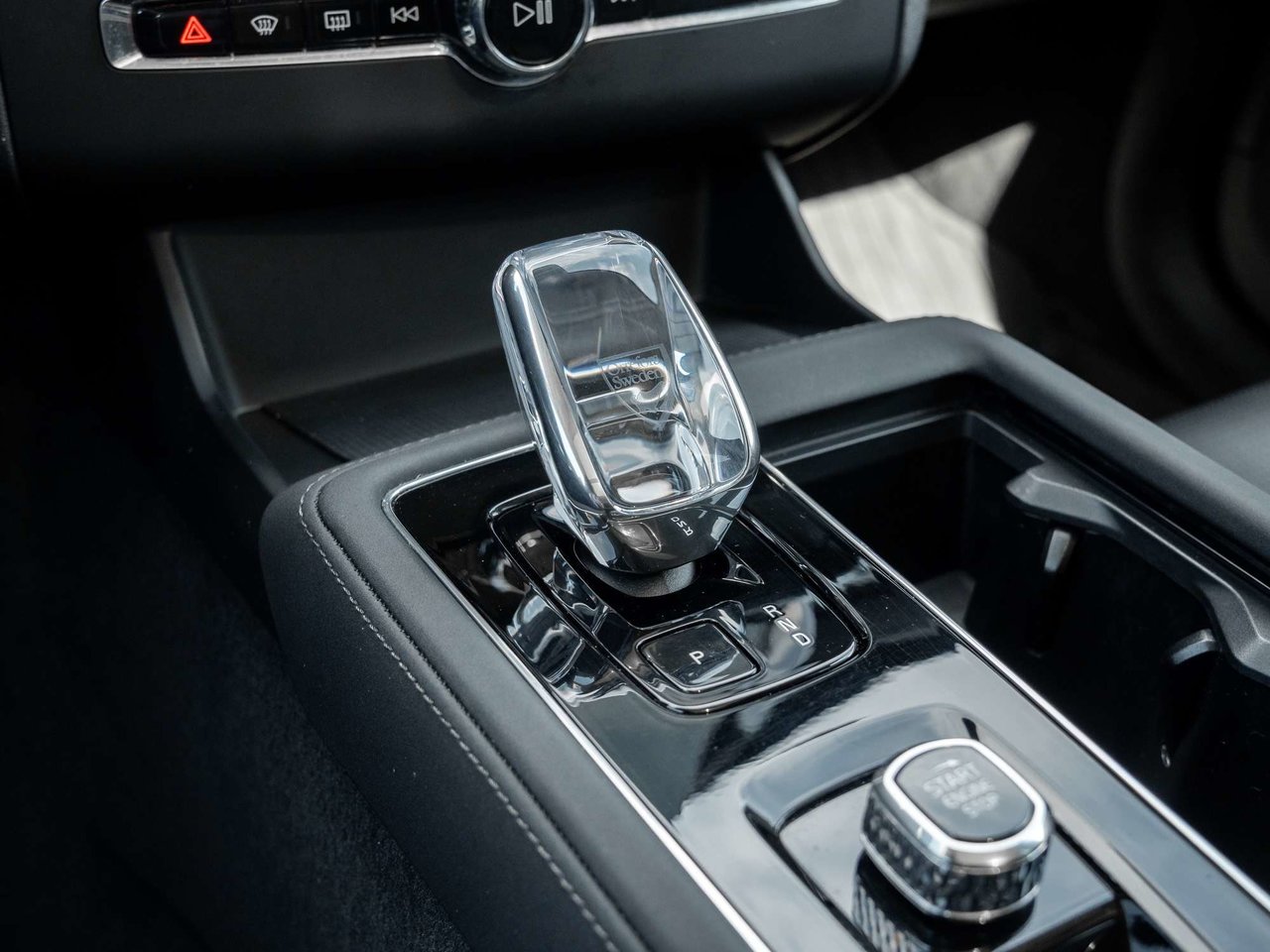 2025 Volvo XC90 Ultra Bright Theme-14