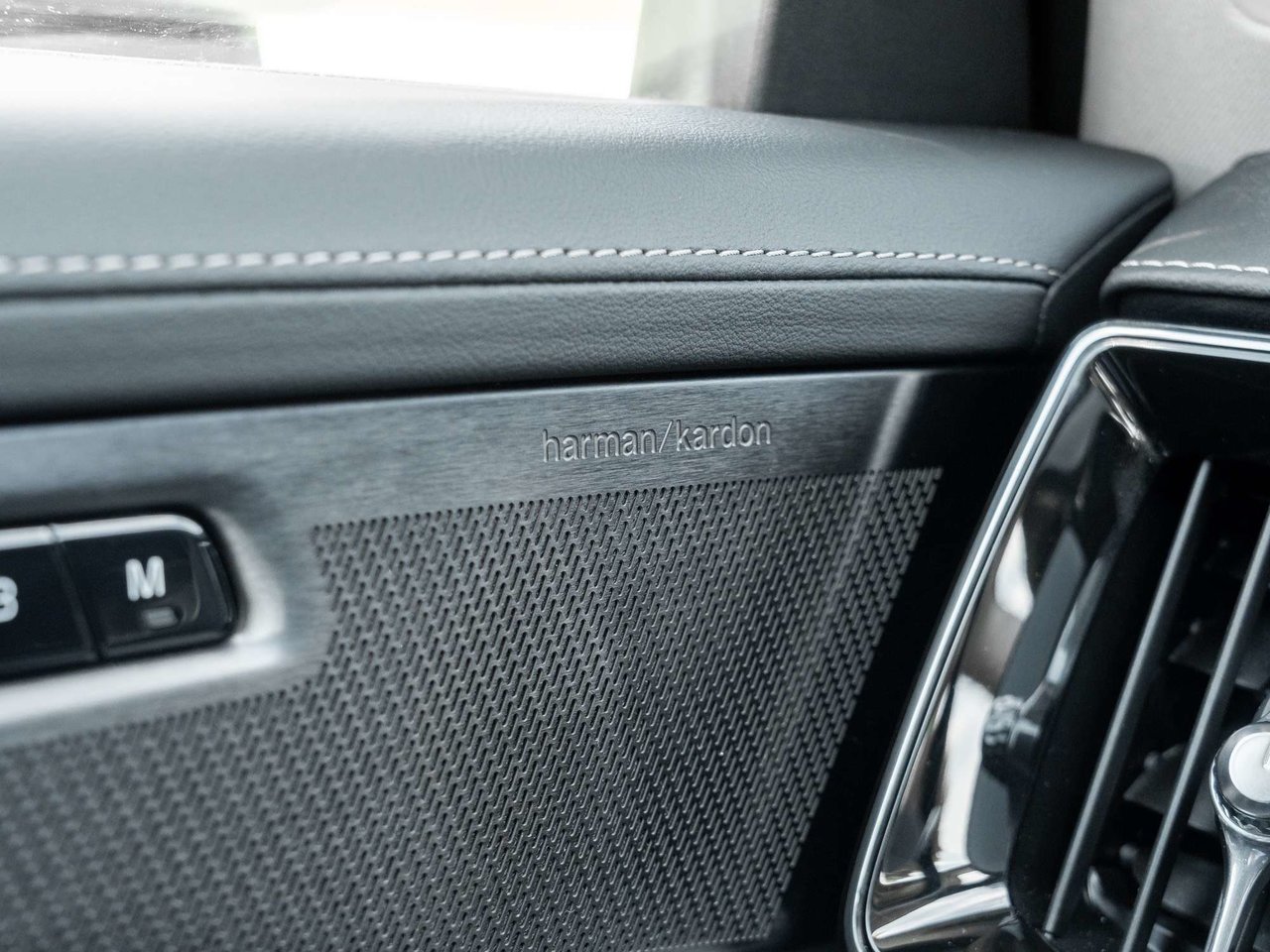 2025 Volvo XC90 Ultra Bright Theme-13