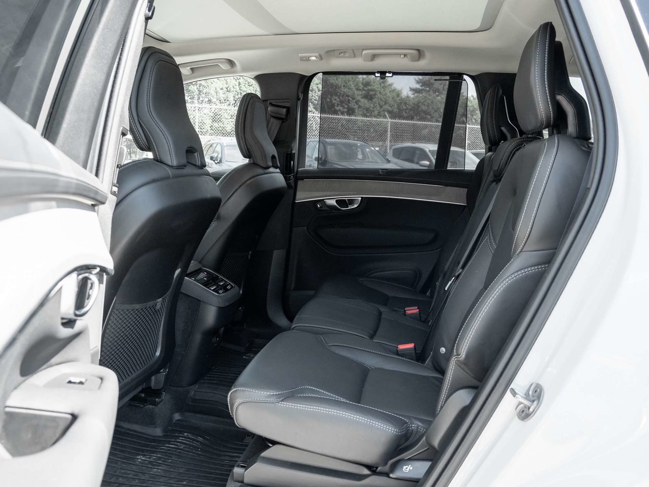 2025 Volvo XC90 Ultra Bright Theme-21