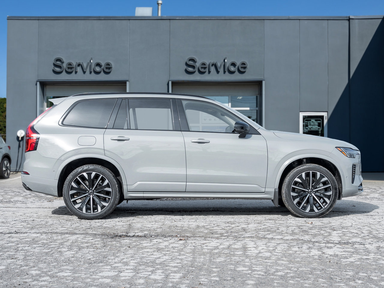 2026 Volvo XC90 B6 AWD PLUS Dark Theme 7-Seater-CPO RATE fr 2.99%*-5