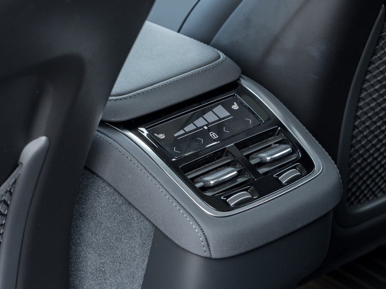 2026 Volvo XC90 B6 AWD PLUS Dark Theme 7-Seater-VOLVO CPO KE NEW-23