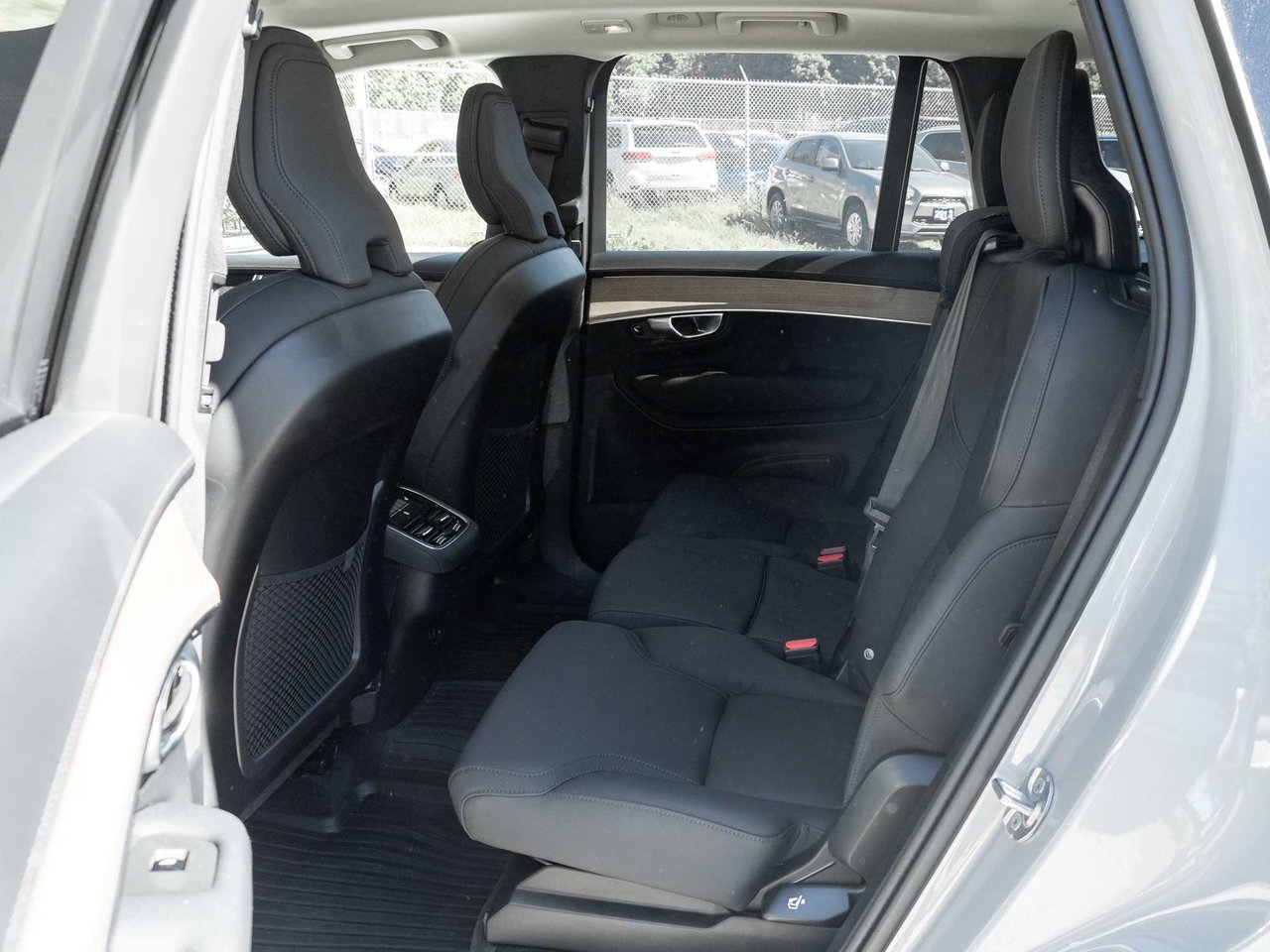 2026 Volvo XC90 Plus Dark Theme-23