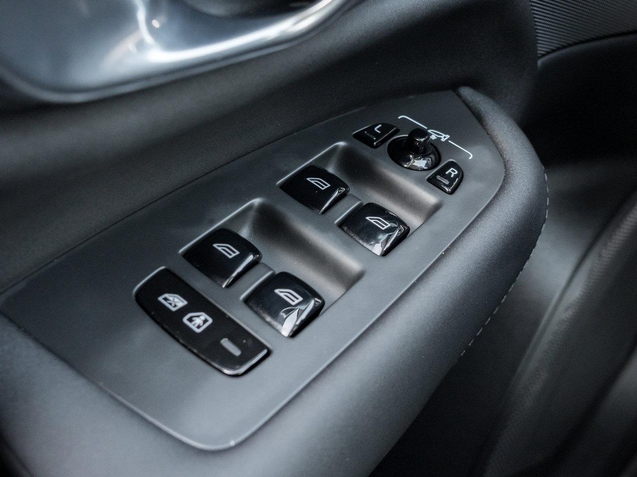 2026 Volvo XC90 B6 AWD PLUS Dark Theme 7-Seater-VOLVO CPO KE NEW-13