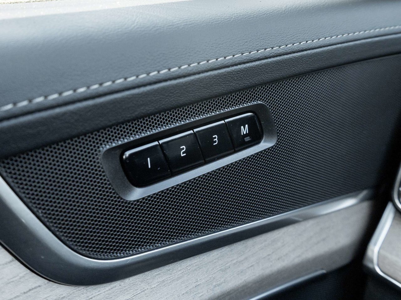 2026 Volvo XC90 Plus Dark Theme-15