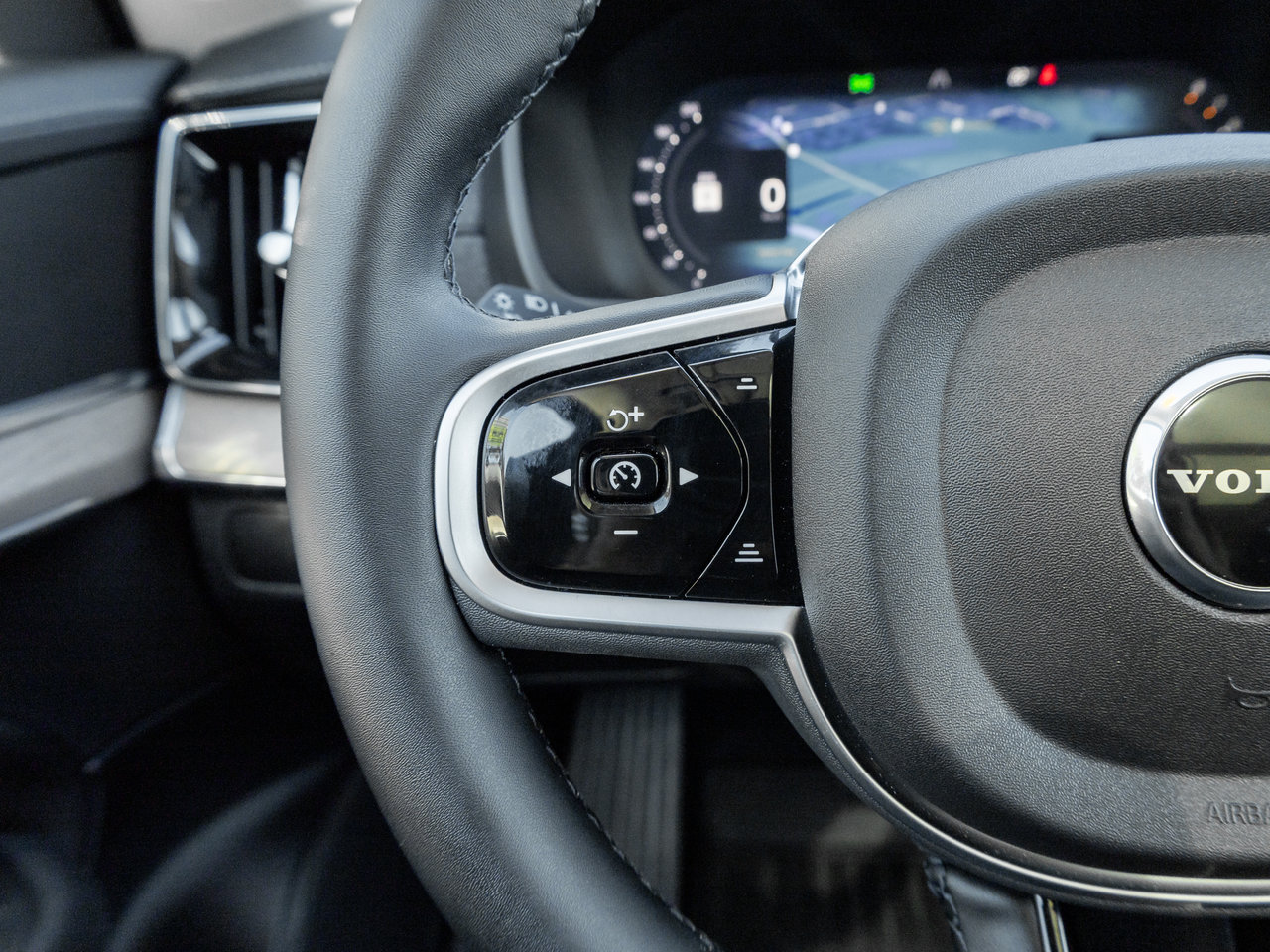 2026 Volvo XC90 B6 AWD PLUS Dark Theme 7-Seater-CPO RATE fr 3.49%*-10