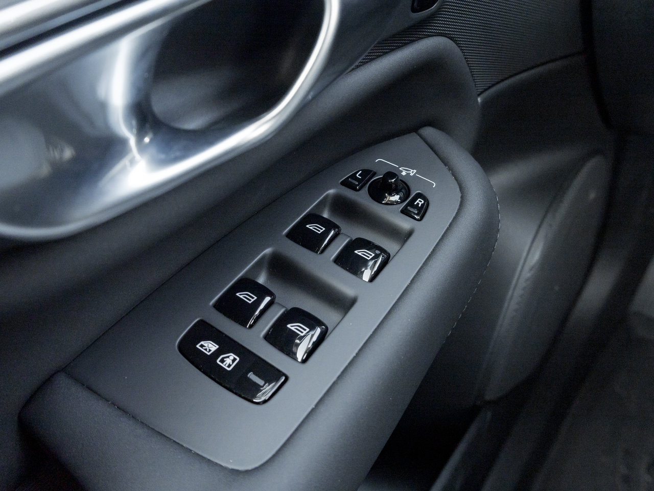 Volvo XC90 B6 AWD ULTRA  LIKE NEW  VOLVO CPO  HARMAN KARDON 2026-14