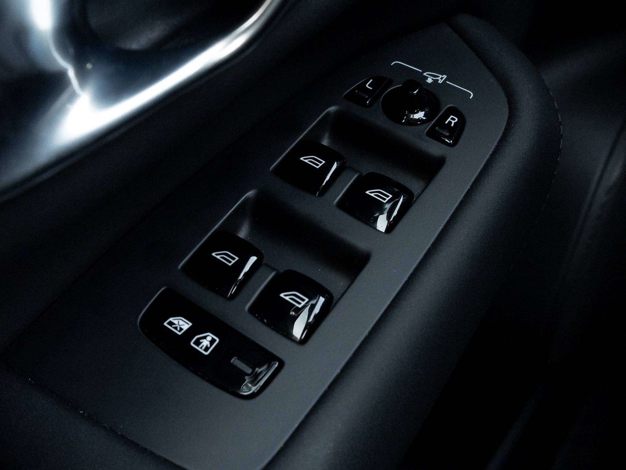 2026 Volvo XC90 Core Bright Theme-13