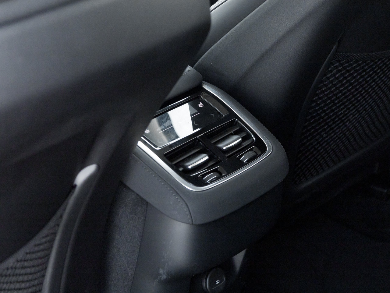 Volvo XC90 B6 AWD Core 7-Seater CURRENT MODEL YEAR  VOLVO CPO 2026-22