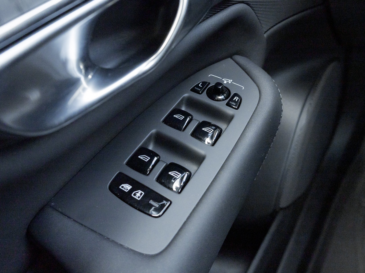 2026 Volvo XC90 B6 AWD Ultra Bright Theme 6-SEATER  HARMAN KARDON-13