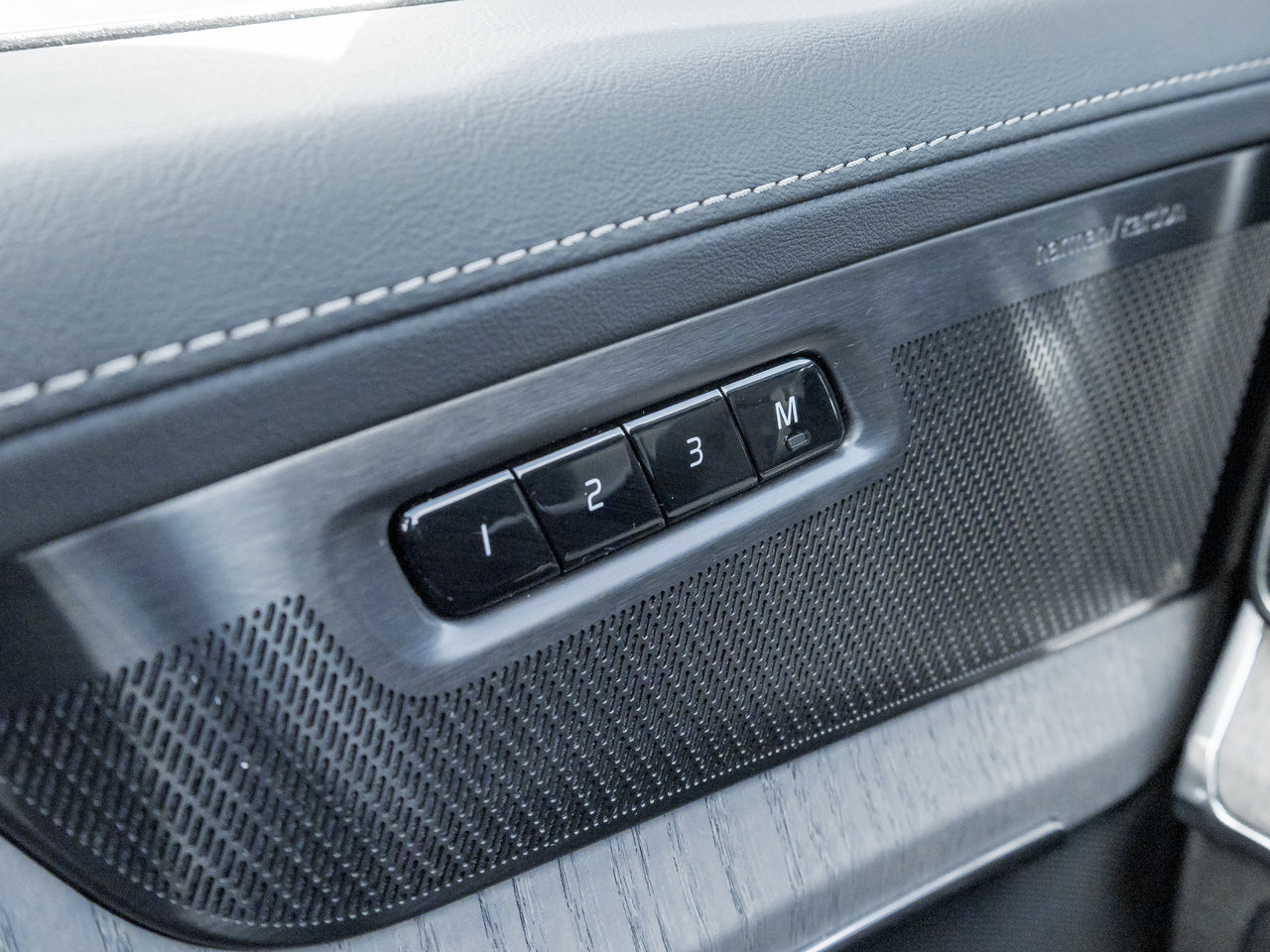 2026 Volvo XC90 B6 AWD Ultra Bright Theme 6-SEATER  HARMAN KARDON-14
