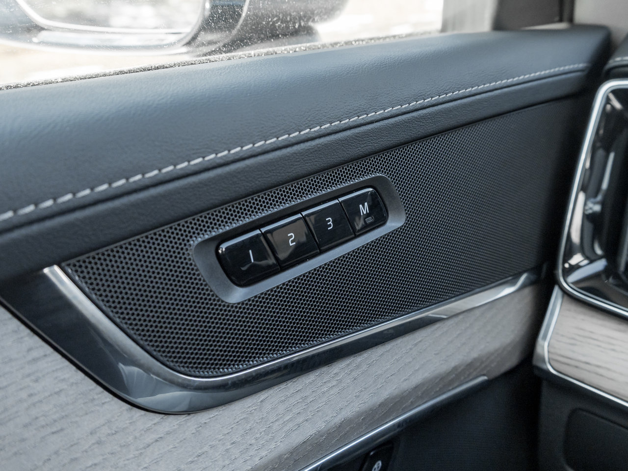 Volvo XC90 B6 AWD Plus Bright Theme 7-Seater 2026-15