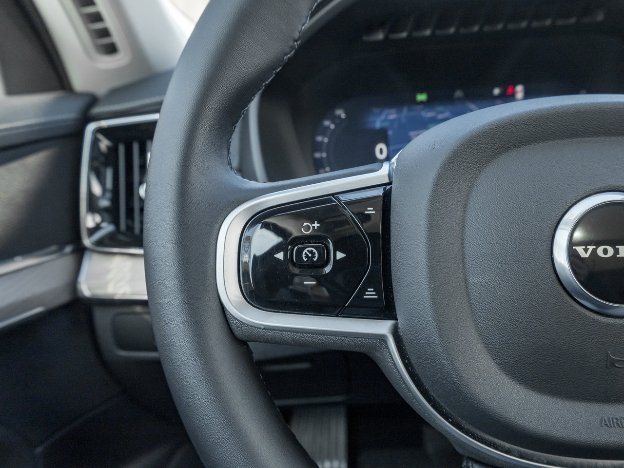 Volvo XC90 B6 AWD Plus Bright Theme 7-Seater 2026-8