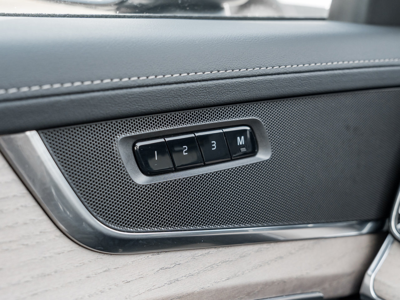 Volvo XC90 B6 AWD Plus Dark Theme  22 ALLOY WHEELS  CPO 2026-14