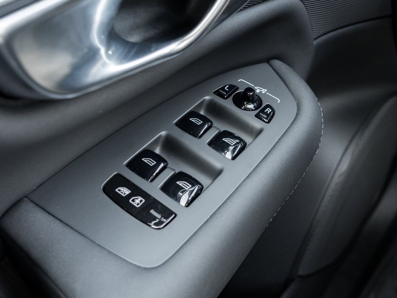 Volvo XC90 B6 AWD Plus Dark Theme  22 ALLOY WHEELS  CPO 2026-13