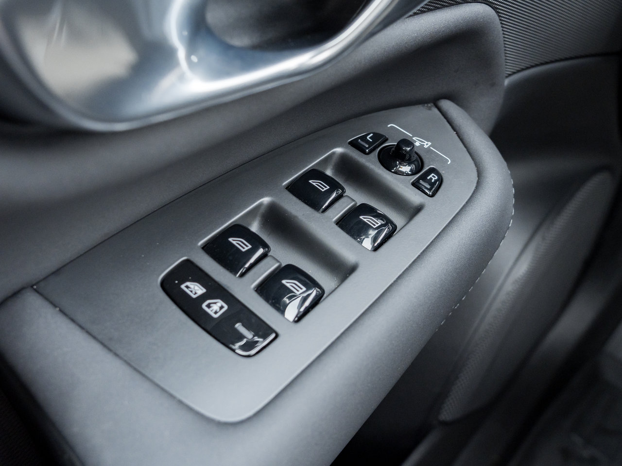 Volvo XC90 B6 AWD Core 7-Seater VOLVO CPO RATE FROM  3.49%* 2026-12