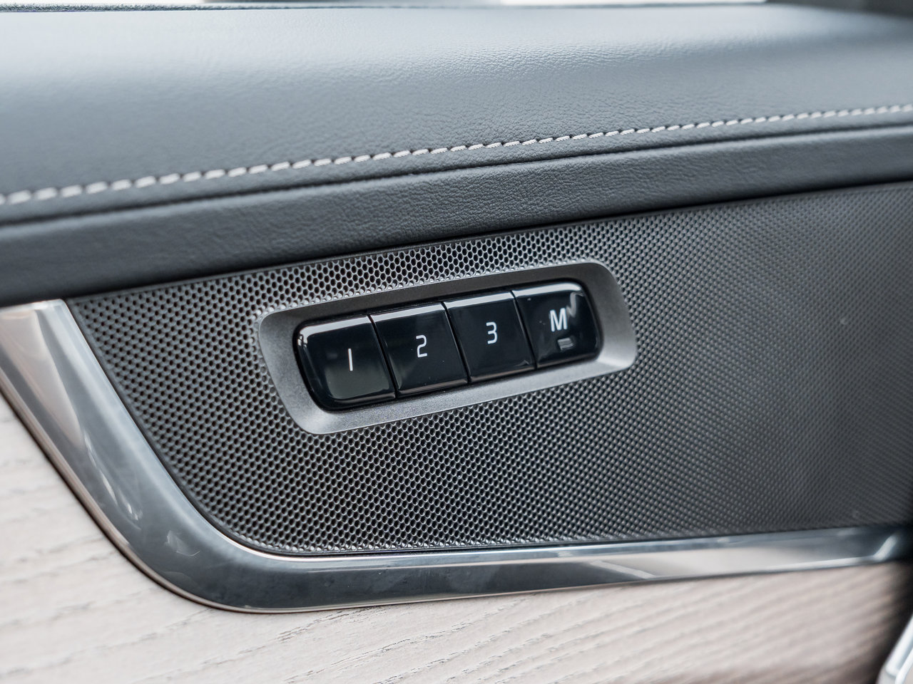 Volvo XC90 B6 AWD Core 7-Seater VOLVO CPO RATE FROM  3.49%* 2026-13