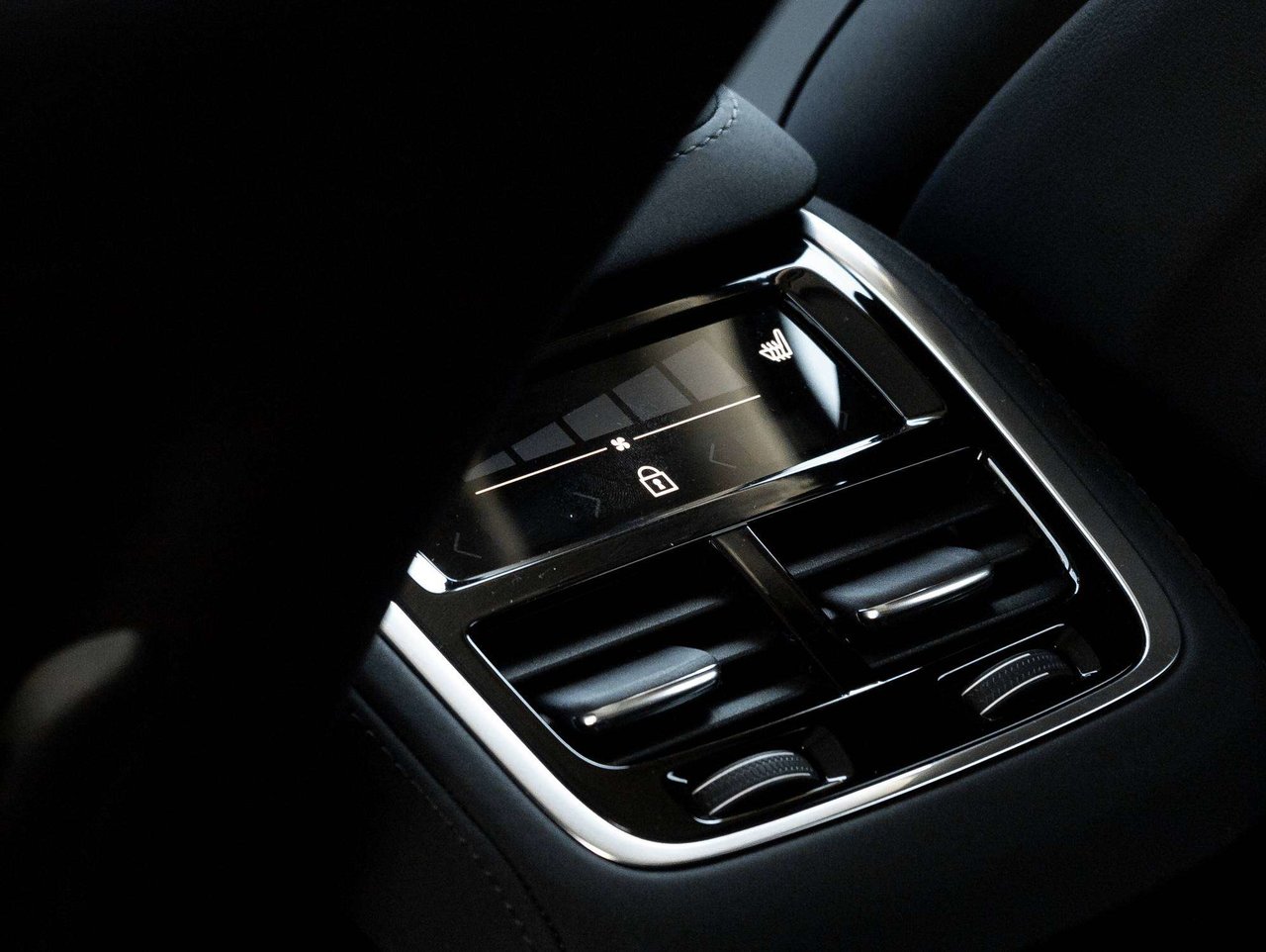 2026 Volvo XC90 Plus Bright Theme-26