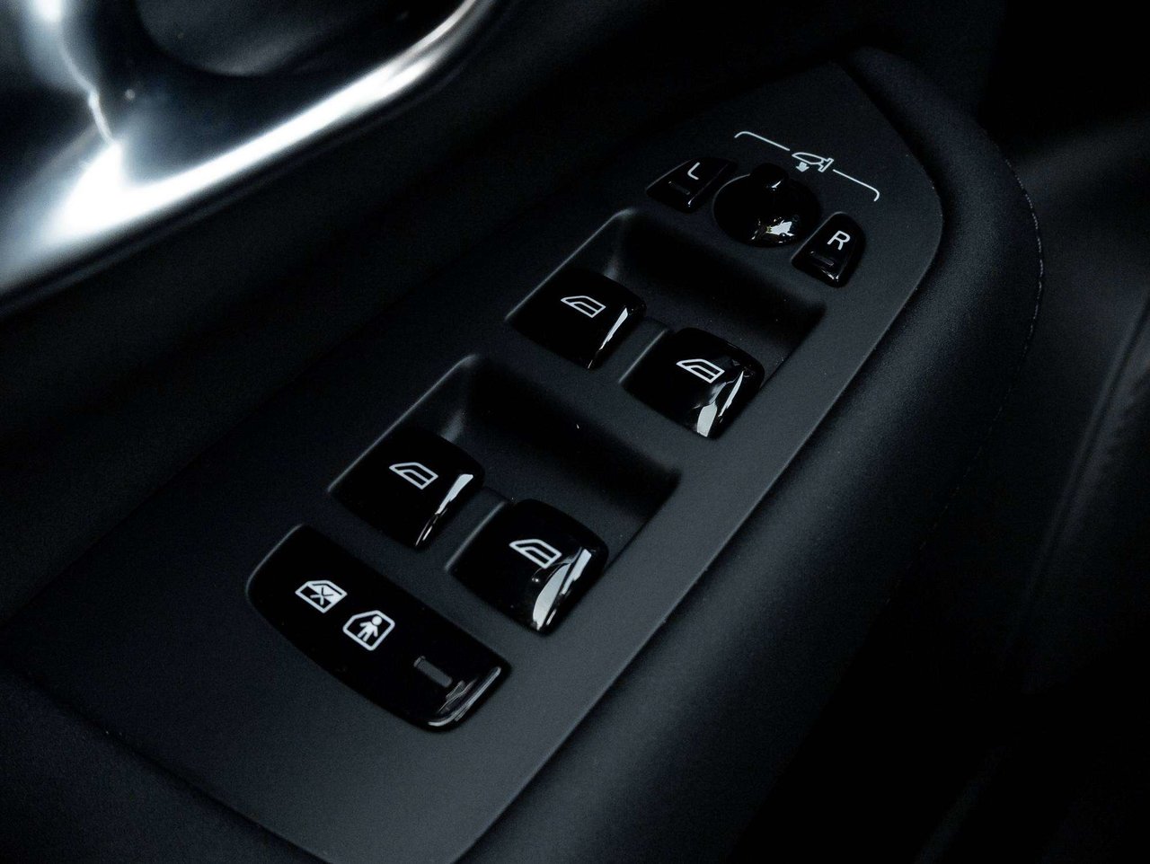 2026 Volvo XC90 Plus Bright Theme-14