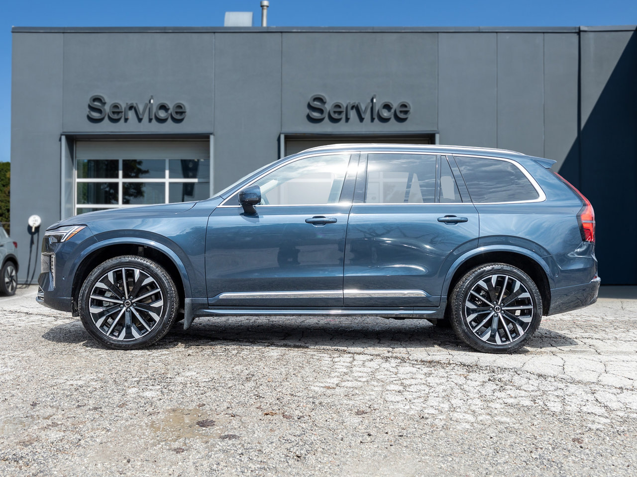2026 Volvo XC90 B6 AWD ULTRA  LIKE NEW  LOW KM  DENIM BLUE  2.99%*-3