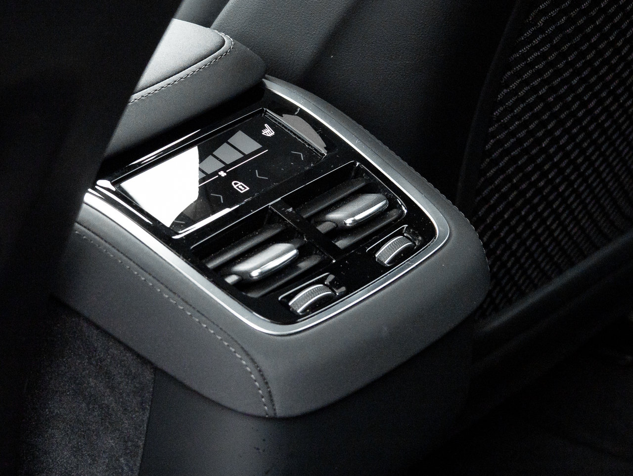 Volvo XC90 B6 AWD PLUS 7-Seater  LOW MILEAGE  HARMAN KARDON 2026-24