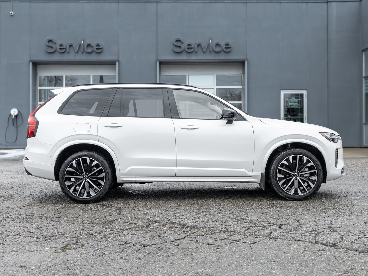 Volvo XC90 B6 AWD PLUS 7-Seater  LOW MILEAGE  HARMAN KARDON 2026-4
