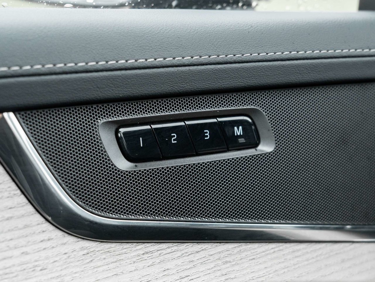 2026 Volvo XC90 Plus Dark Theme-14