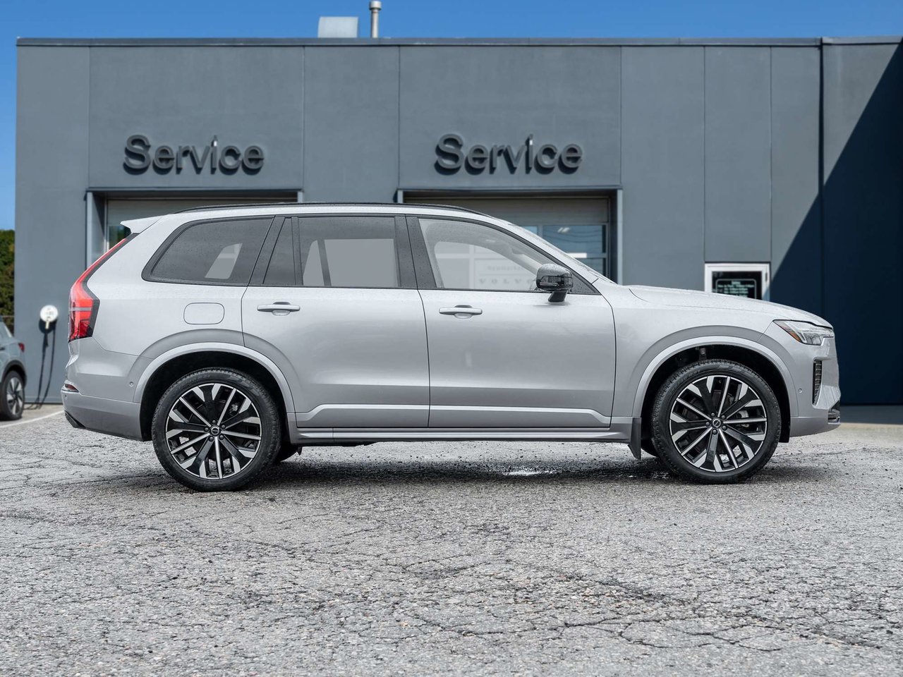 2026 Volvo XC90 Plus Dark Theme-4