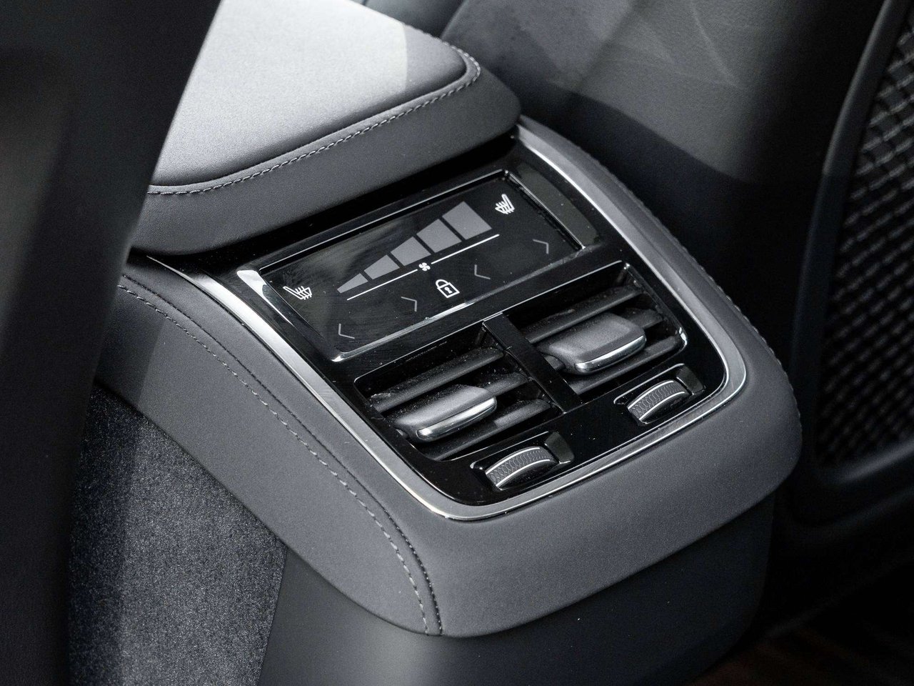Volvo XC90 B6 AWD PLUS^Volvo CPO Rate fr 2.99%*^Great Value 2026-24