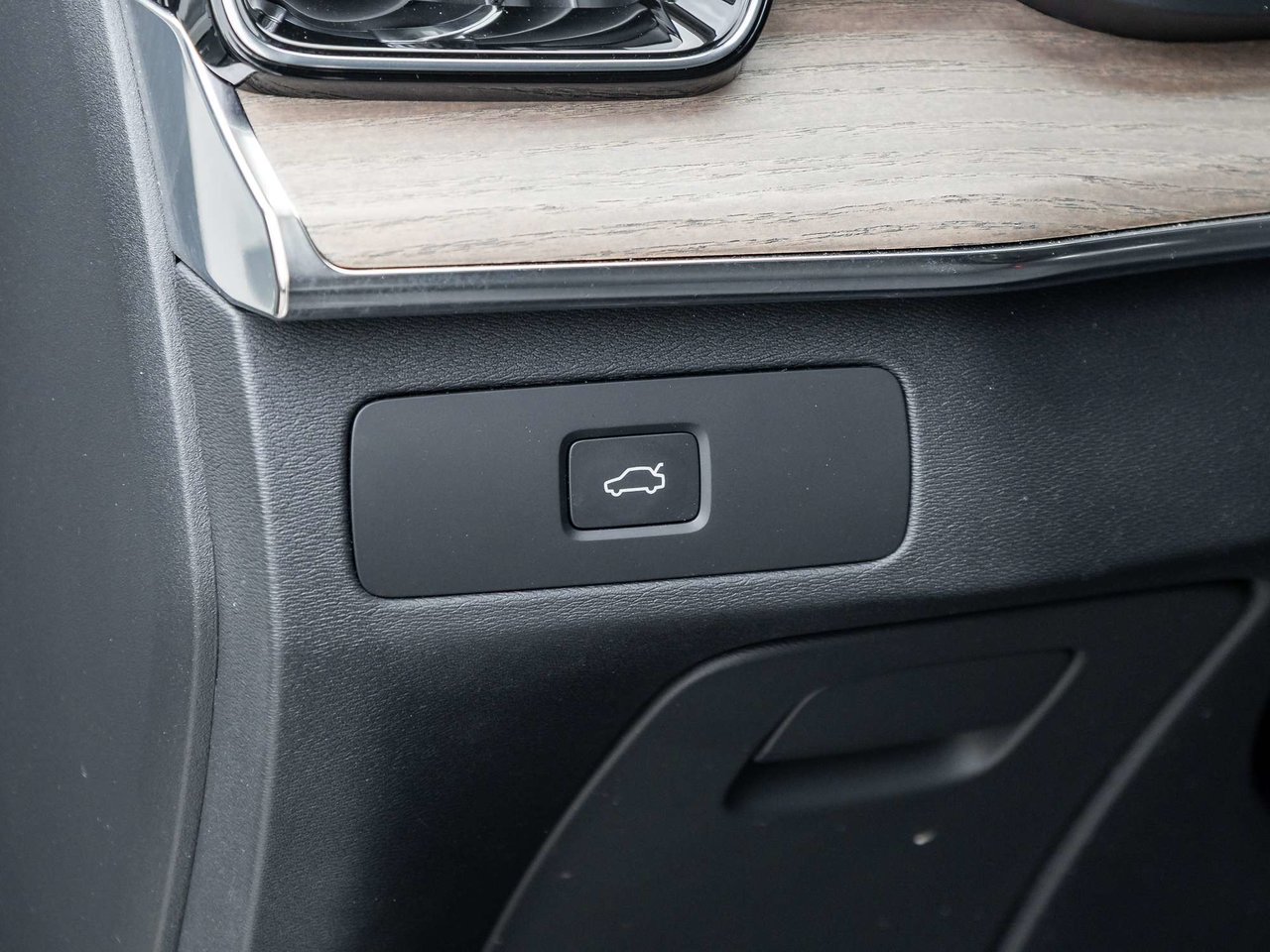 2026 Volvo XC90 Core Bright Theme-15
