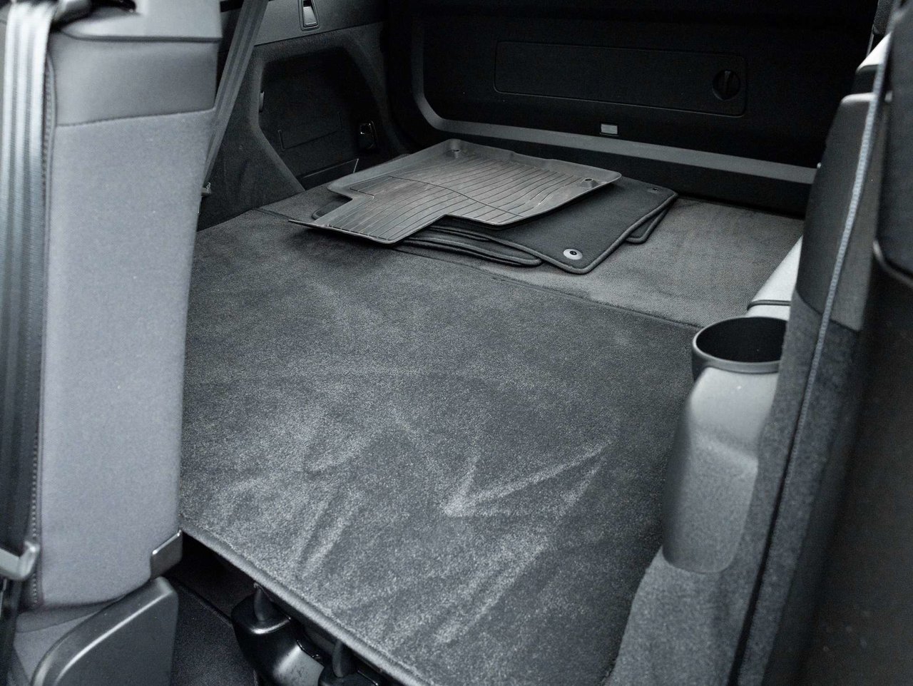 2026 Volvo XC90 Plus Dark Theme-26