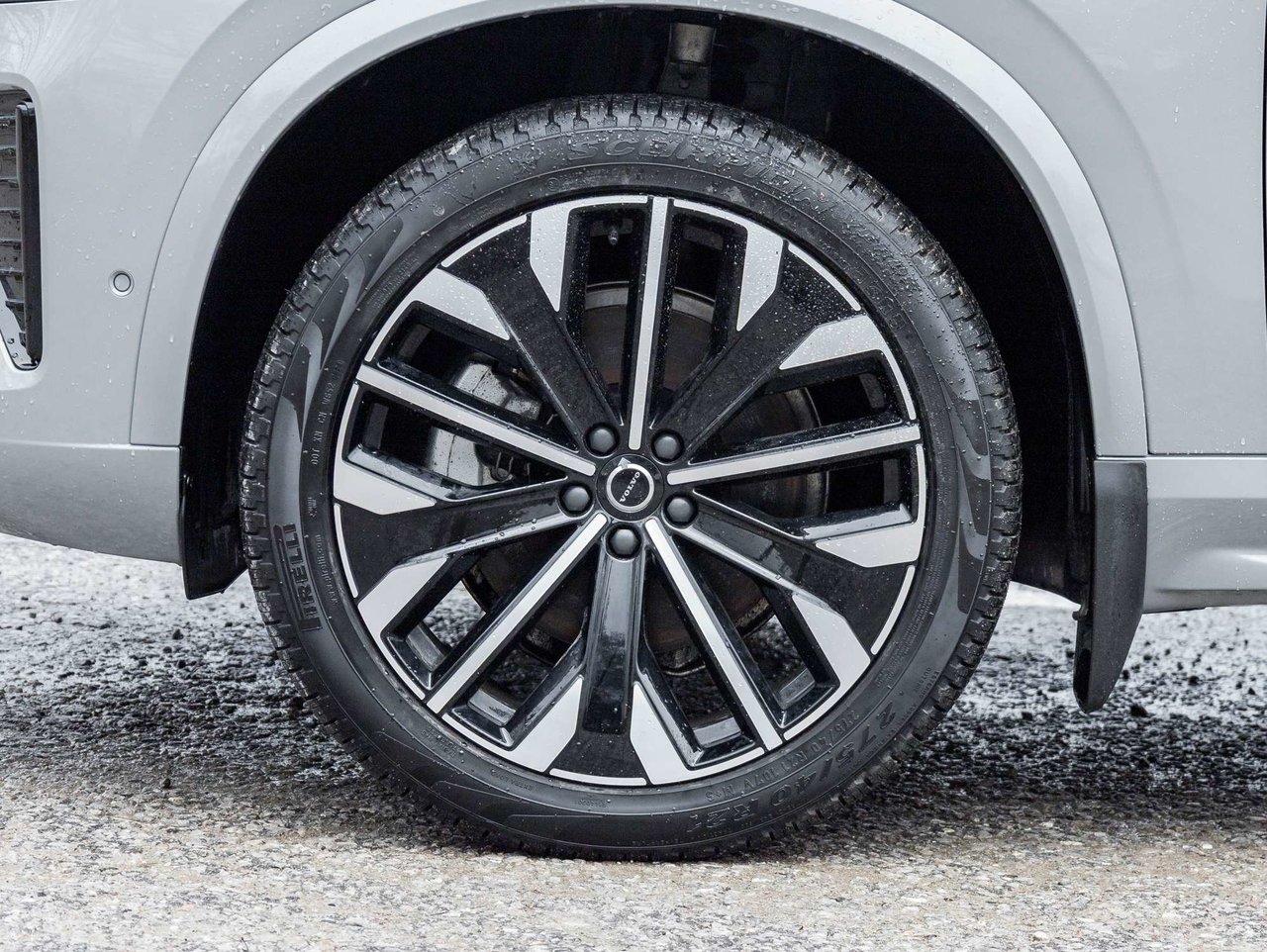 2026 Volvo XC90 Plus Dark Theme-3