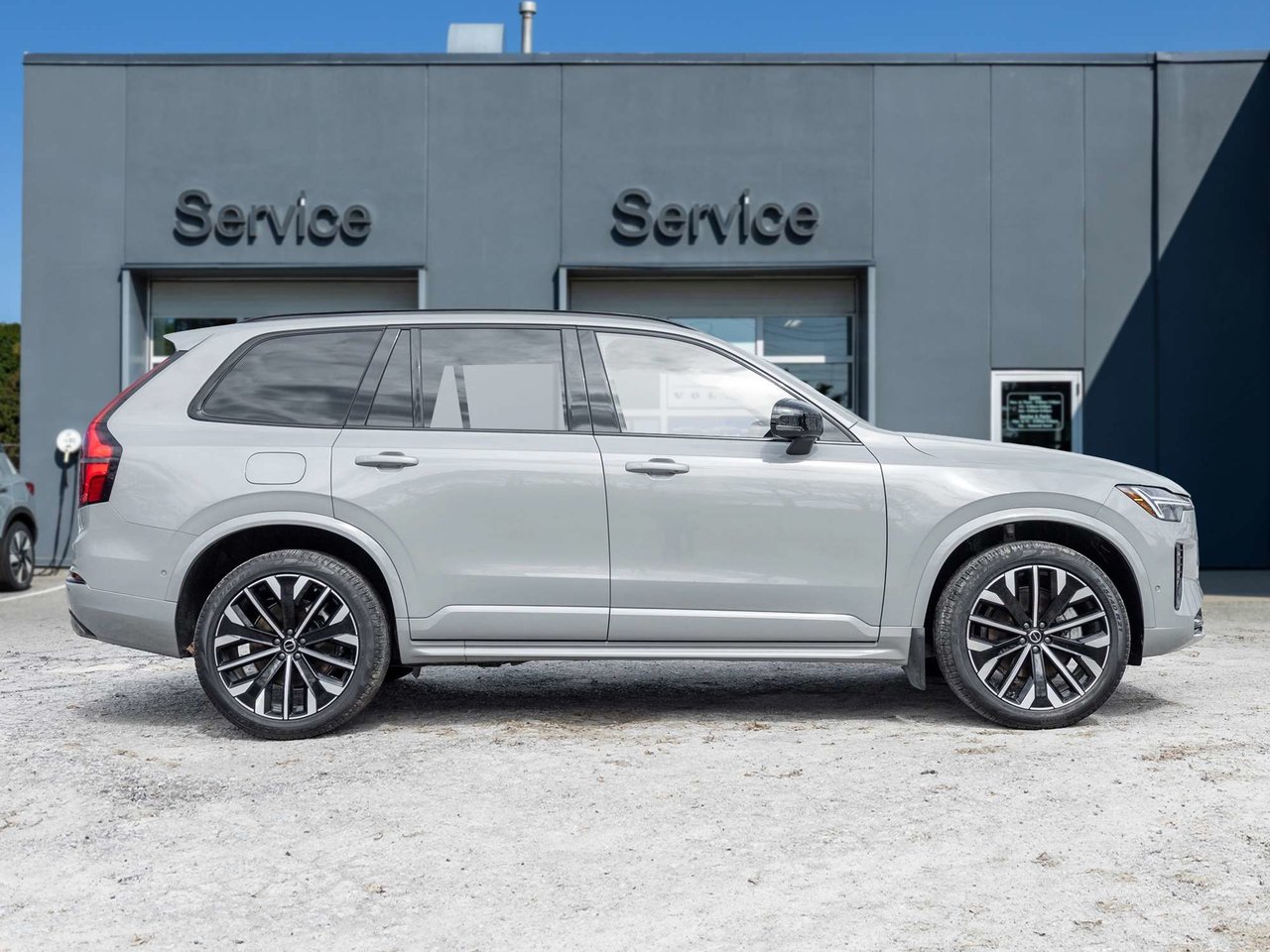 2026 Volvo XC90 Plus Dark Theme-4