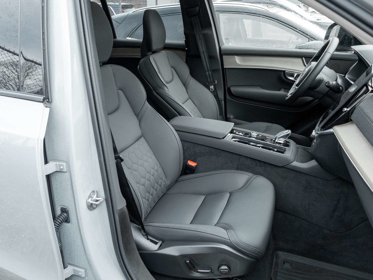 2026 Volvo XC90 Plus Dark Theme-23