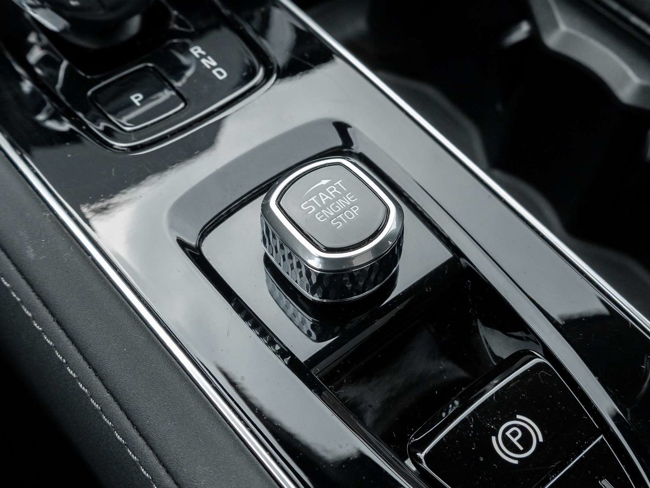 2026 Volvo XC90 Plus Dark Theme-17