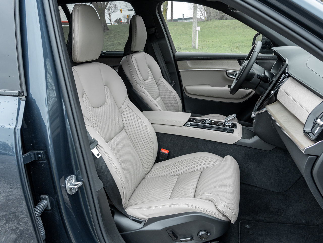 Volvo XC90 B6 AWD Ultra Dark Theme  CPO RATE fr 2.99%* 2026-23