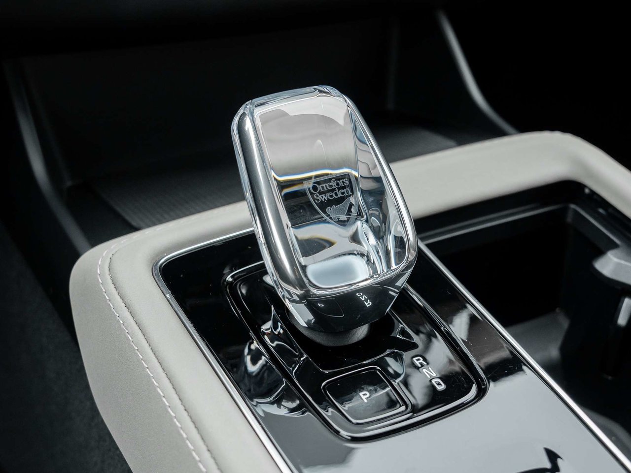 2026 Volvo XC90 B6 AWD Ultra Dark Theme  CPO RATE fr 2.99%*-16