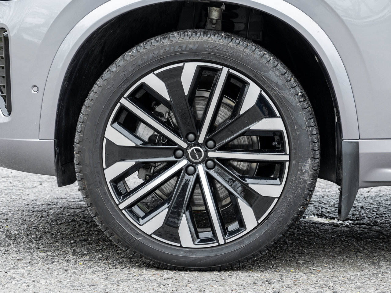 2026 Volvo XC90 B6 AWD PLUS Dark Theme  SUPER LOW MILEAGE-3